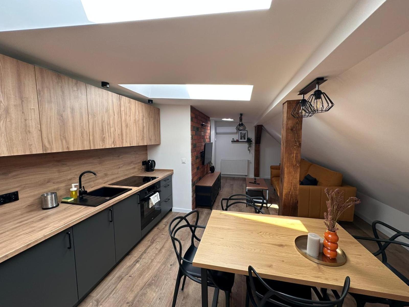 Kobiela Luxury Loft Center
